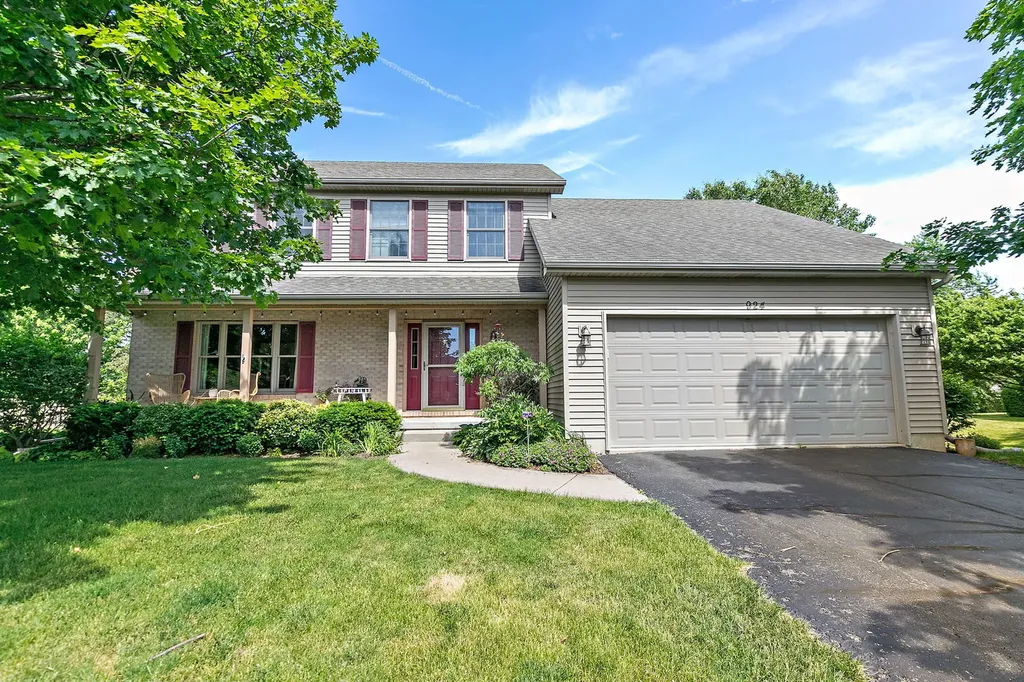 924 South Locust Street Sycamore IL 60178