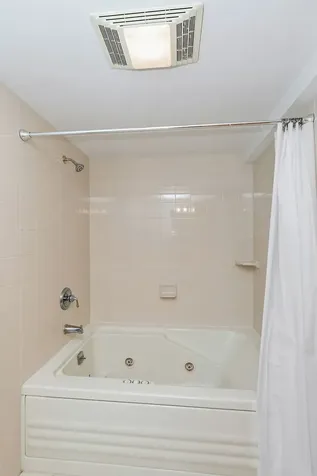 924 South Locust Street Sycamore IL 60178