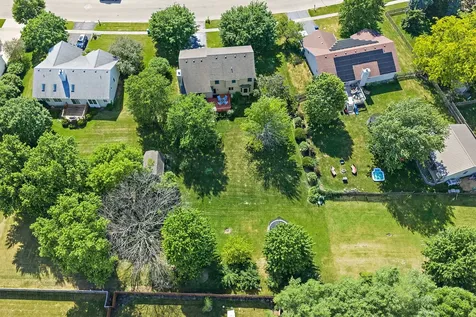 924 South Locust Street Sycamore IL 60178