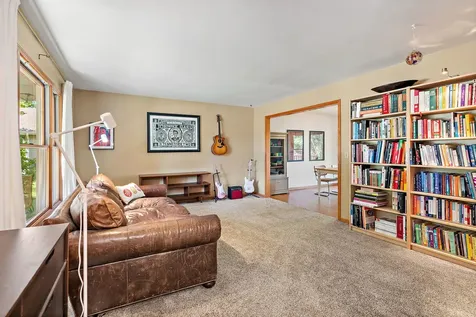 924 South Locust Street Sycamore IL 60178