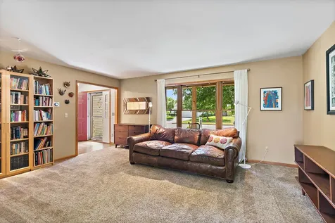 924 South Locust Street Sycamore IL 60178