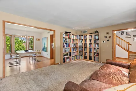 924 South Locust Street Sycamore IL 60178