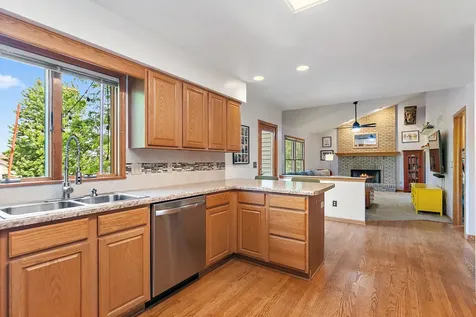 924 South Locust Street Sycamore IL 60178