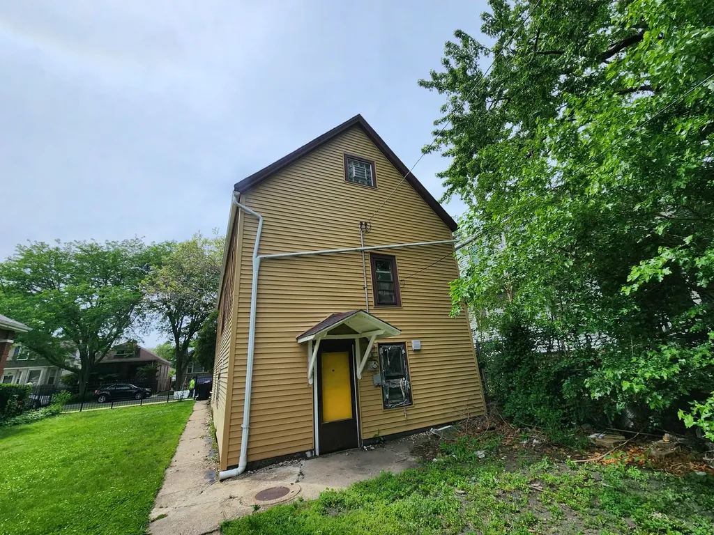 8349 South Essex Avenue Chicago IL 60617