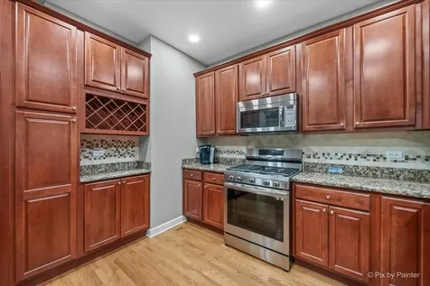 1515 Stonegate Manor Mount Prospect IL 60056