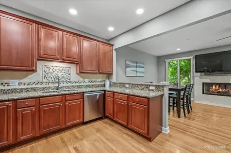 1515 Stonegate Manor Mount Prospect IL 60056