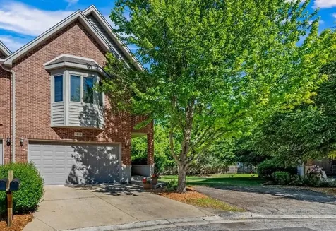 1515 Stonegate Manor Mount Prospect IL 60056