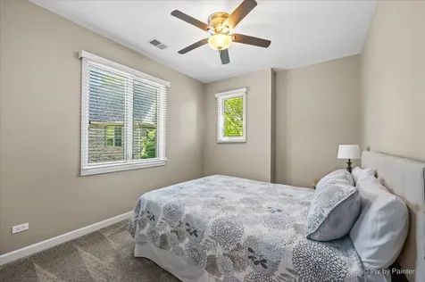1515 Stonegate Manor Mount Prospect IL 60056