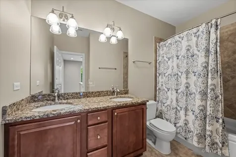 1515 Stonegate Manor Mount Prospect IL 60056