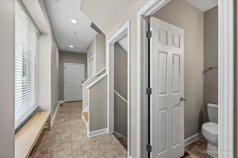 1515 Stonegate Manor Mount Prospect IL 60056