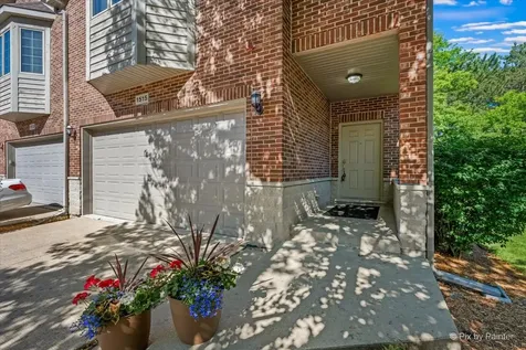 1515 Stonegate Manor Mount Prospect IL 60056