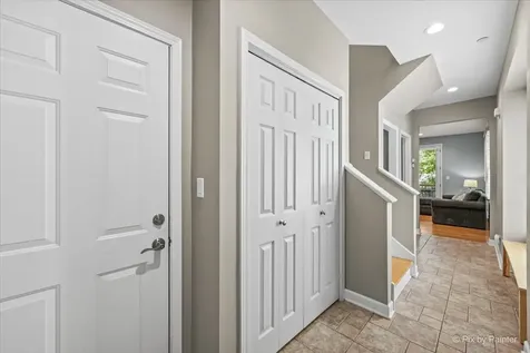1515 Stonegate Manor Mount Prospect IL 60056