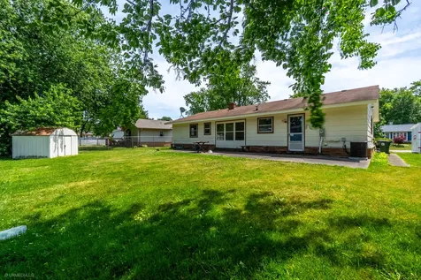 214 Greenbriar Street Elk Grove Village IL 60007