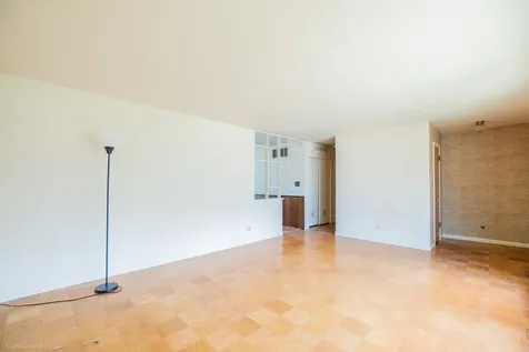 214 Greenbriar Street Elk Grove Village IL 60007