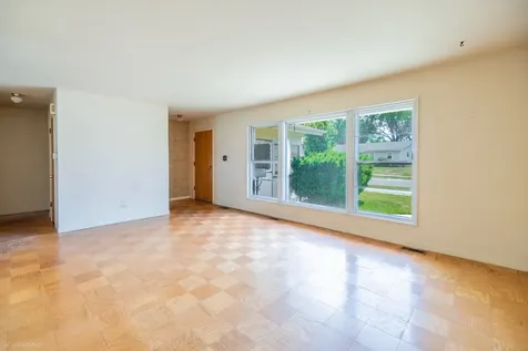 214 Greenbriar Street Elk Grove Village IL 60007
