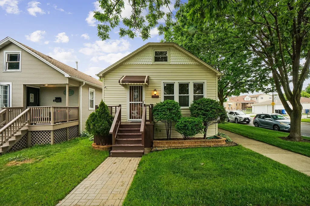 5758 North Moody Avenue Chicago IL 60646