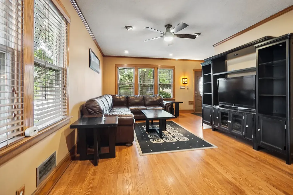 5758 North Moody Avenue Chicago IL 60646