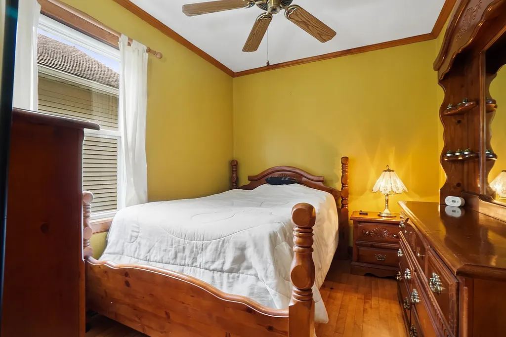 5758 North Moody Avenue Chicago IL 60646