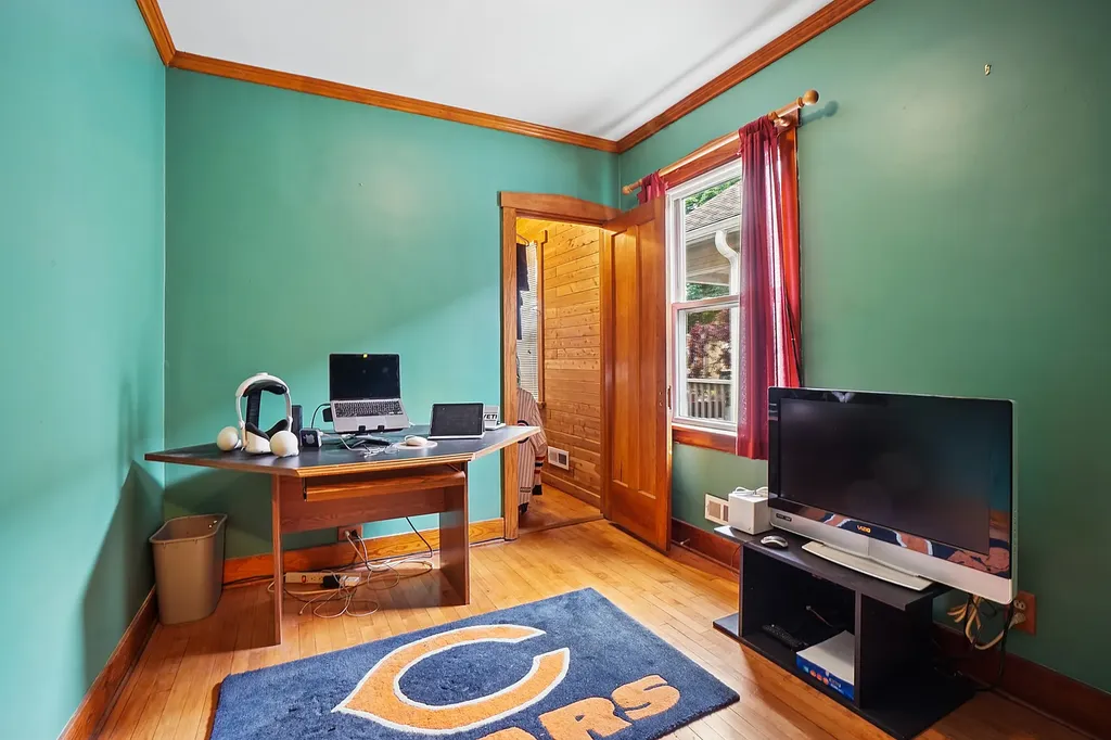 5758 North Moody Avenue Chicago IL 60646