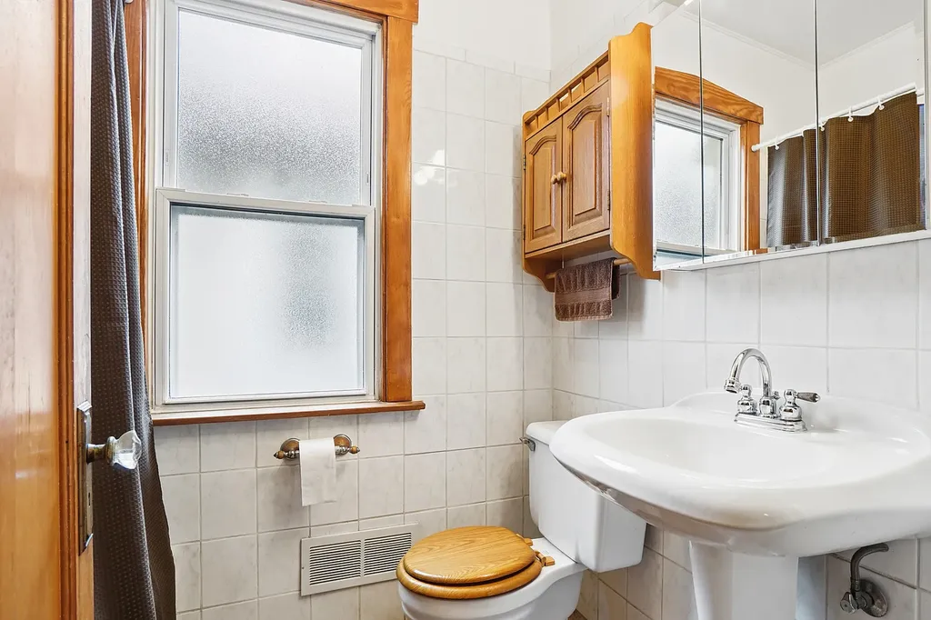 5758 North Moody Avenue Chicago IL 60646