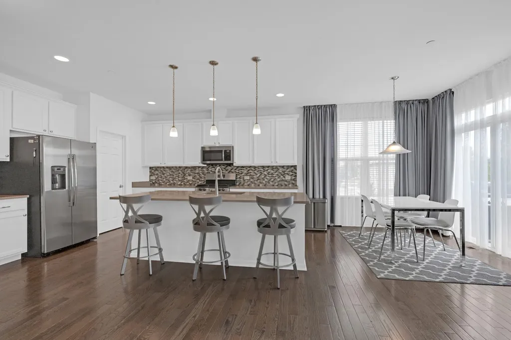 1134 East Bauer Road Naperville IL 60563