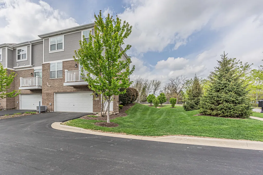1134 East Bauer Road Naperville IL 60563