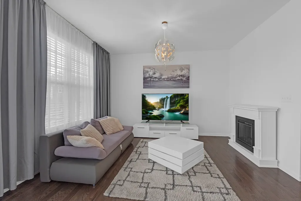 1134 East Bauer Road Naperville IL 60563