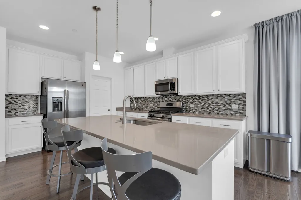 1134 East Bauer Road Naperville IL 60563