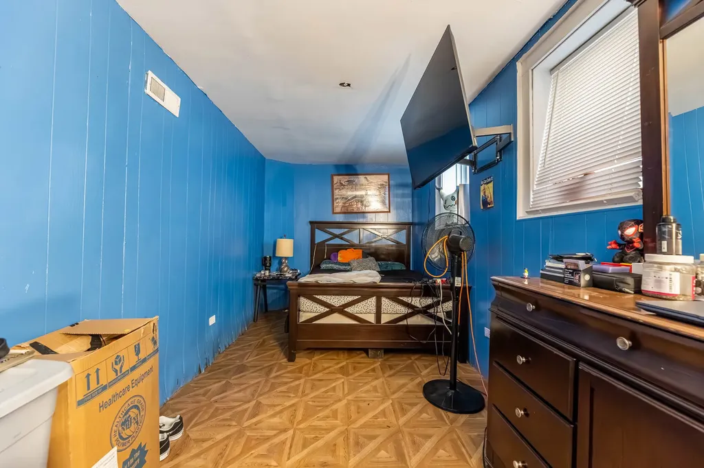 5633 West 64th Place Chicago IL 60638