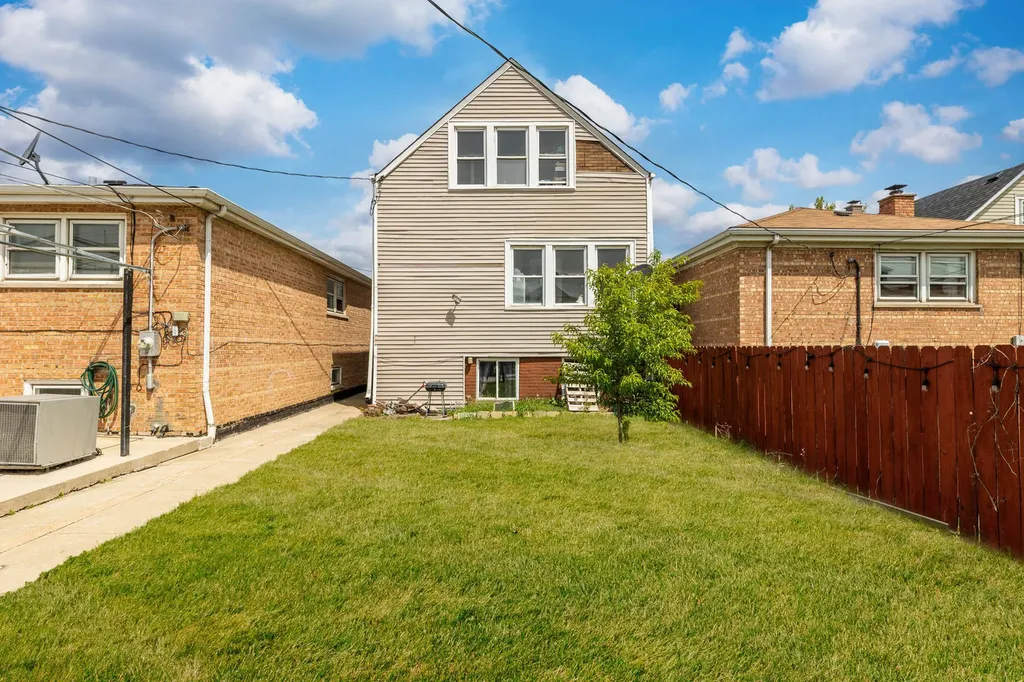 5633 West 64th Place Chicago IL 60638