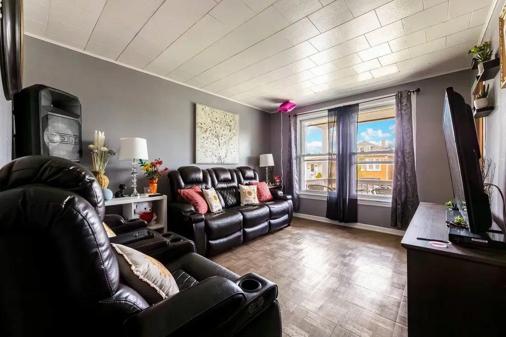 5633 West 64th Place Chicago IL 60638