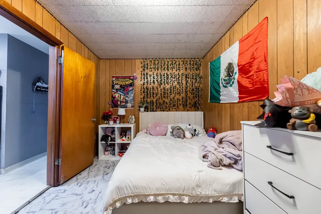 5633 West 64th Place Chicago IL 60638