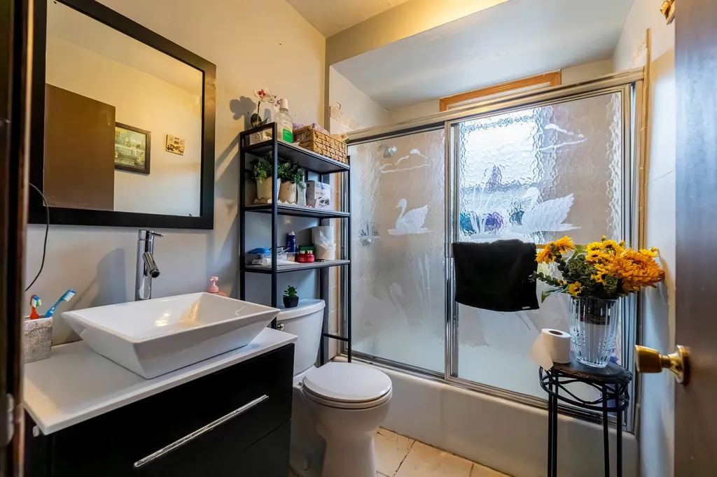 5633 West 64th Place Chicago IL 60638