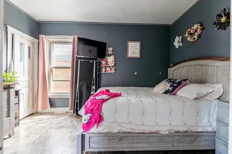 5633 West 64th Place Chicago IL 60638