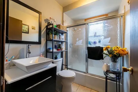 5633 West 64th Place Chicago IL 60638