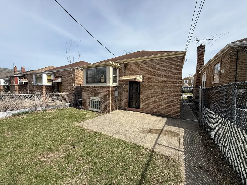 8842 South Cregier Avenue Chicago IL 60617