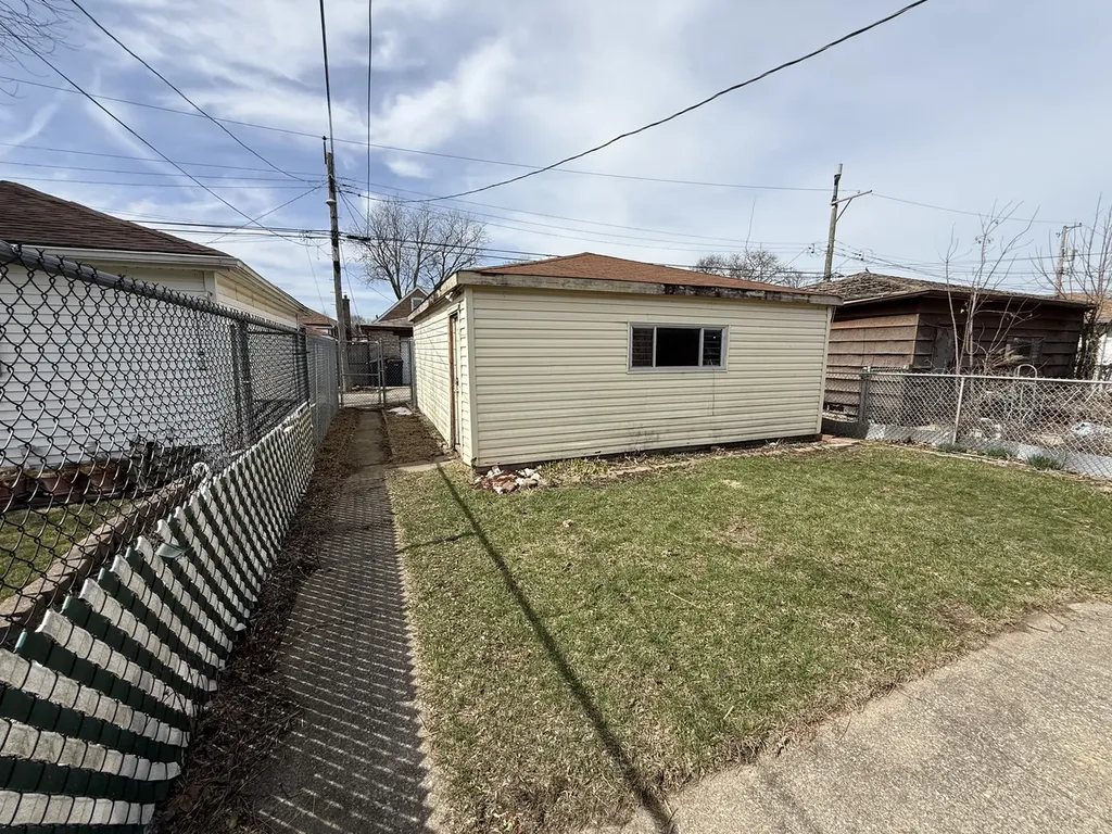 8842 South Cregier Avenue Chicago IL 60617
