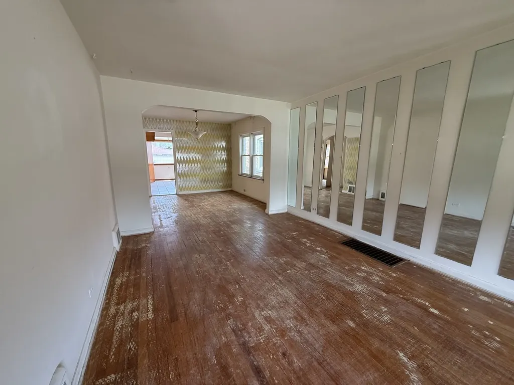 8842 South Cregier Avenue Chicago IL 60617