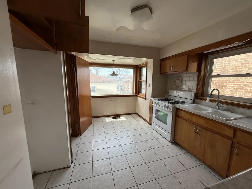 8842 South Cregier Avenue Chicago IL 60617
