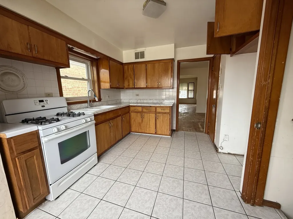 8842 South Cregier Avenue Chicago IL 60617