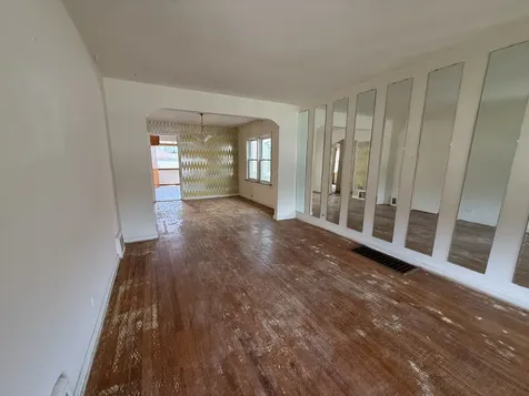 8842 South Cregier Avenue Chicago IL 60617