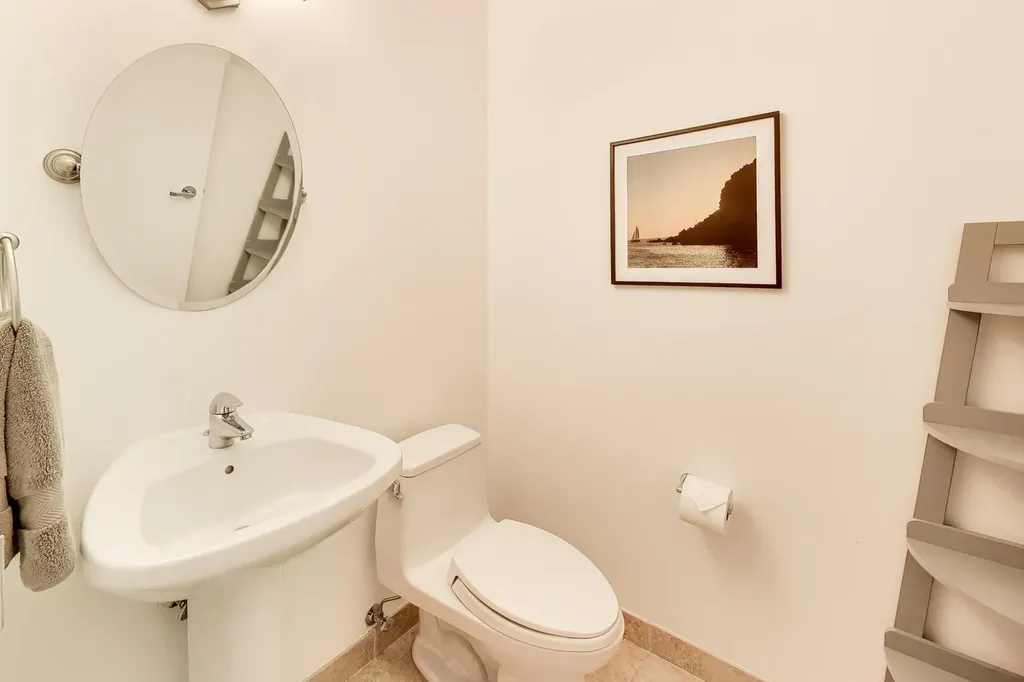 653 North Kingsbury Street Chicago IL 60654