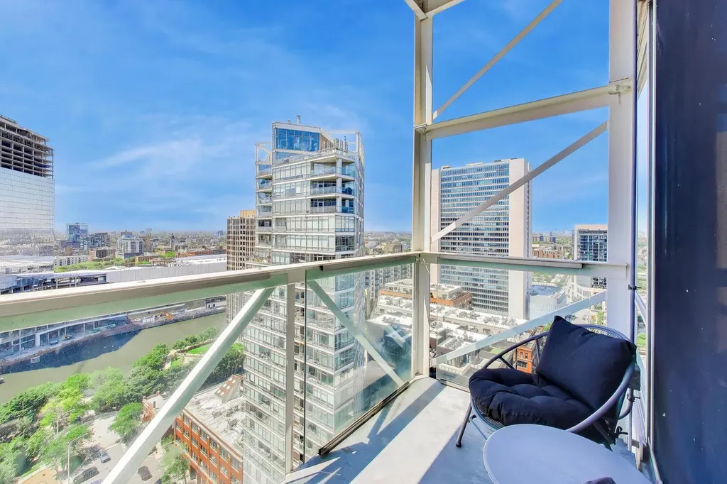 653 North Kingsbury Street Chicago IL 60654