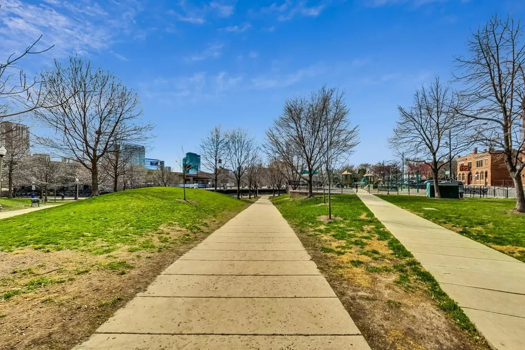 653 North Kingsbury Street Chicago IL 60654