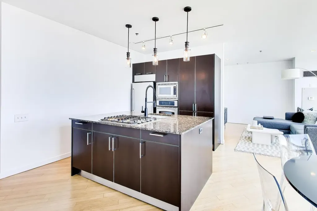 653 North Kingsbury Street Chicago IL 60654
