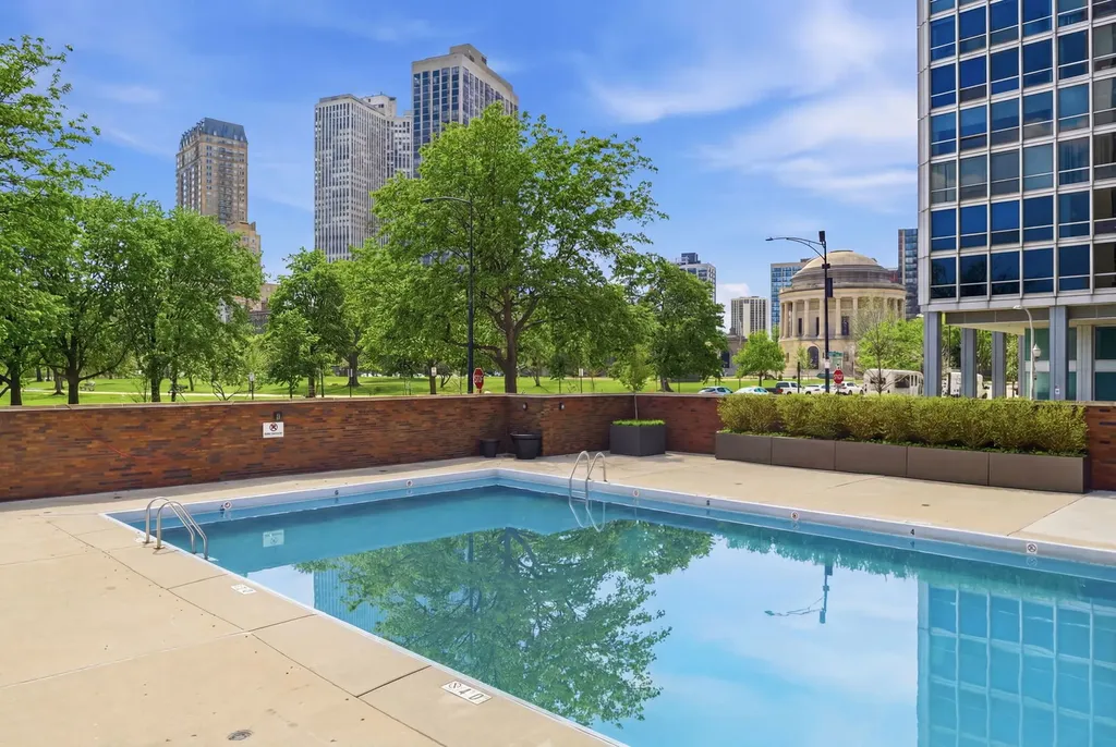 2800 North Lake Shore Drive Chicago IL 60657