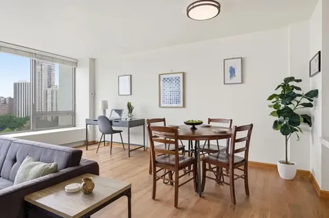 2800 North Lake Shore Drive Chicago IL 60657
