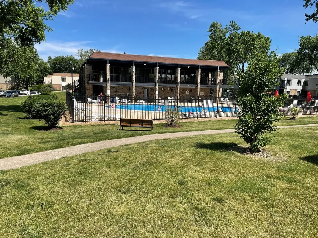 7373 Blackburn Avenue Downers Grove IL 60516