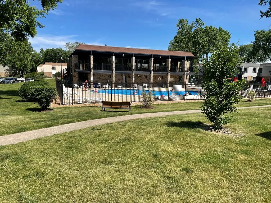 7373 Blackburn Avenue Downers Grove IL 60516