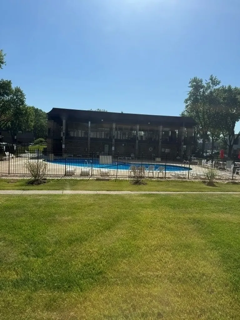 7373 Blackburn Avenue Downers Grove IL 60516